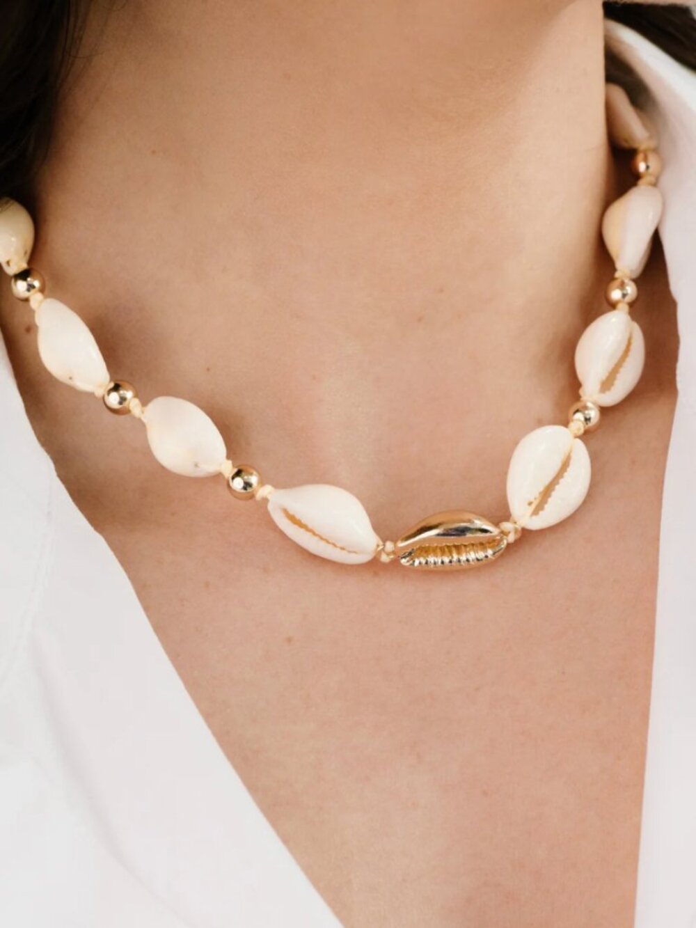 Ettika - Out to Sea Cowrie Shell Necklace - Picture 4 of 5